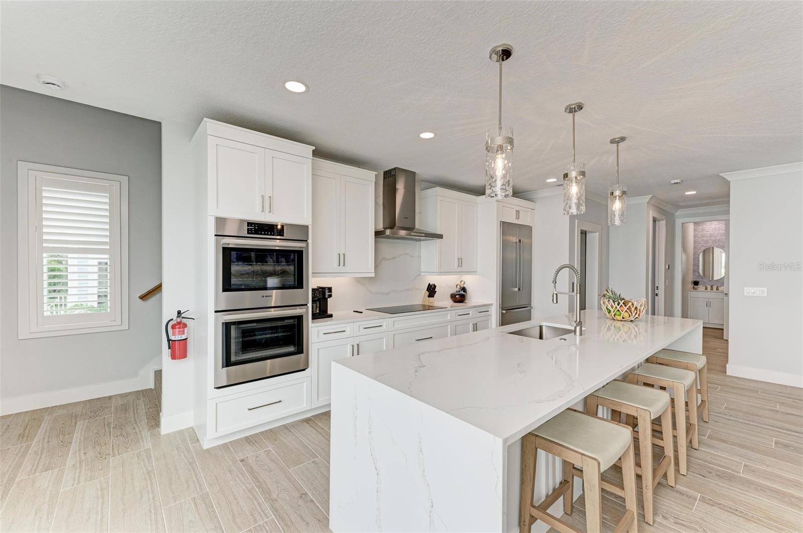 BAY MANOR - Residential