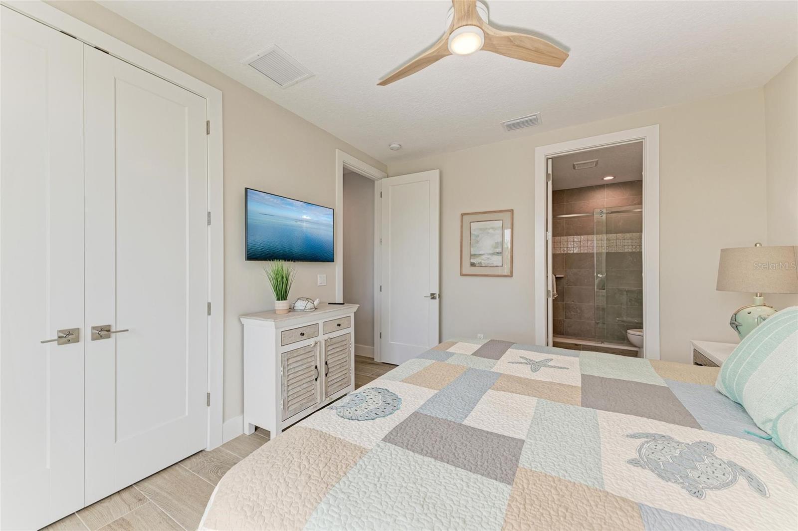 BAY MANOR - Residential