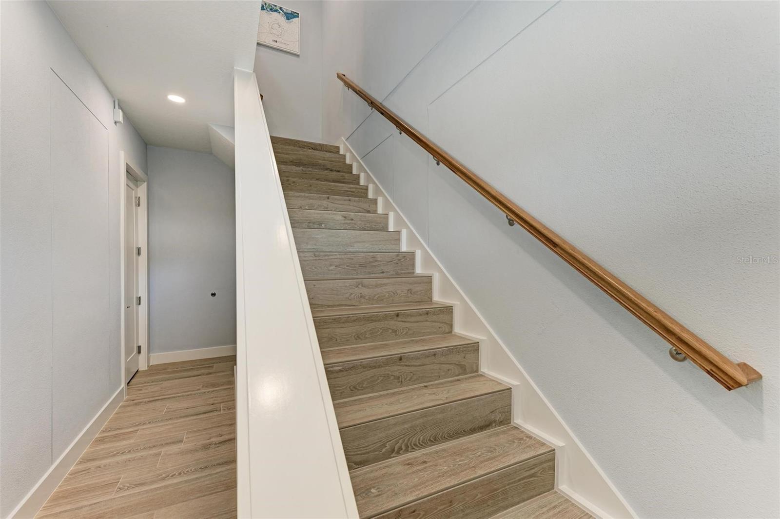 BAY MANOR - Residential