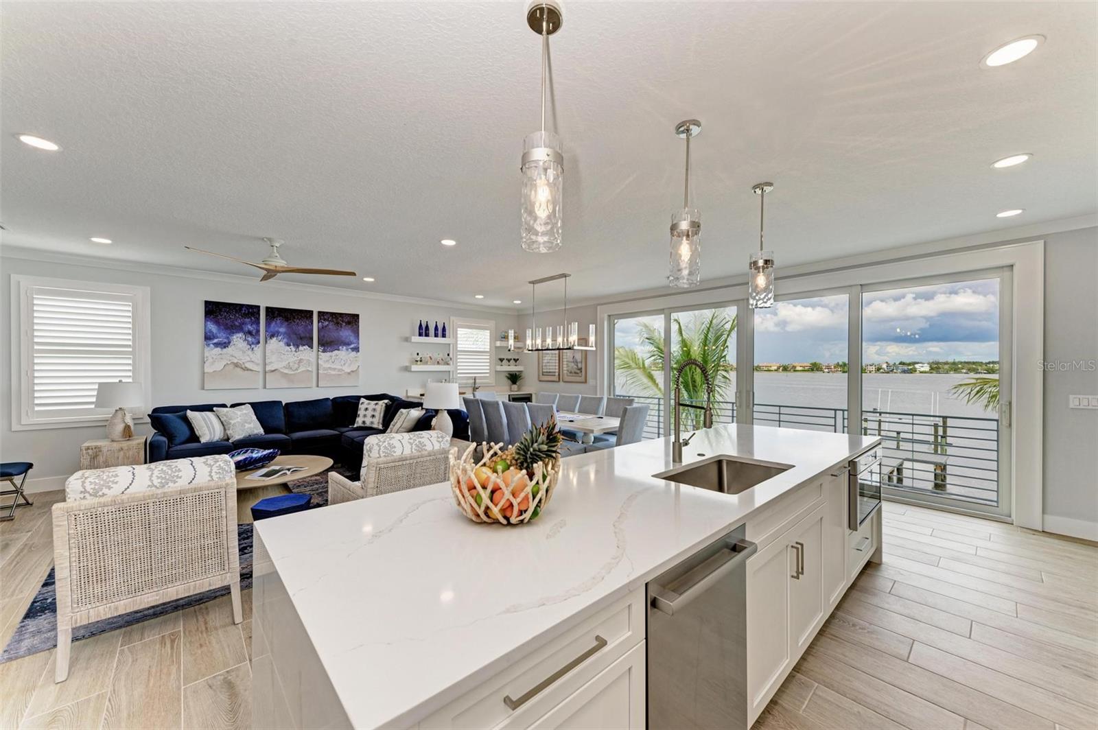 BAY MANOR - Residential