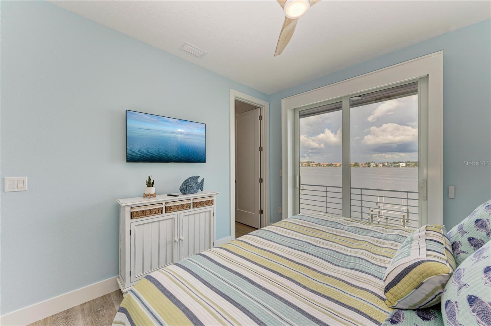 BAY MANOR - Residential