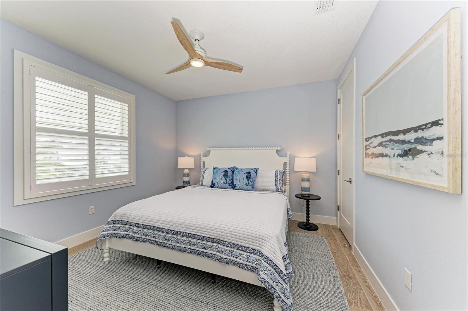 BAY MANOR - Residential