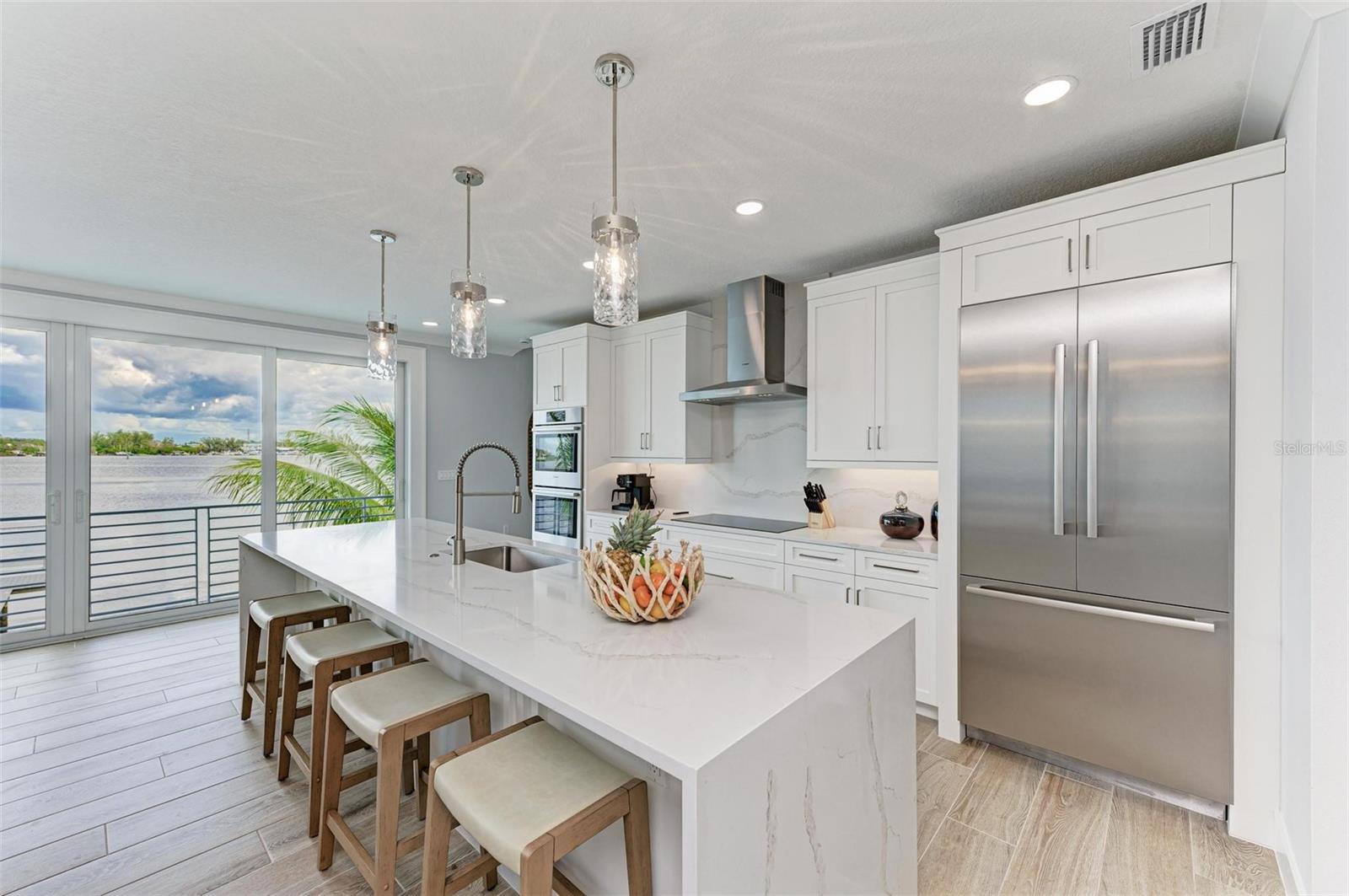 BAY MANOR - Residential