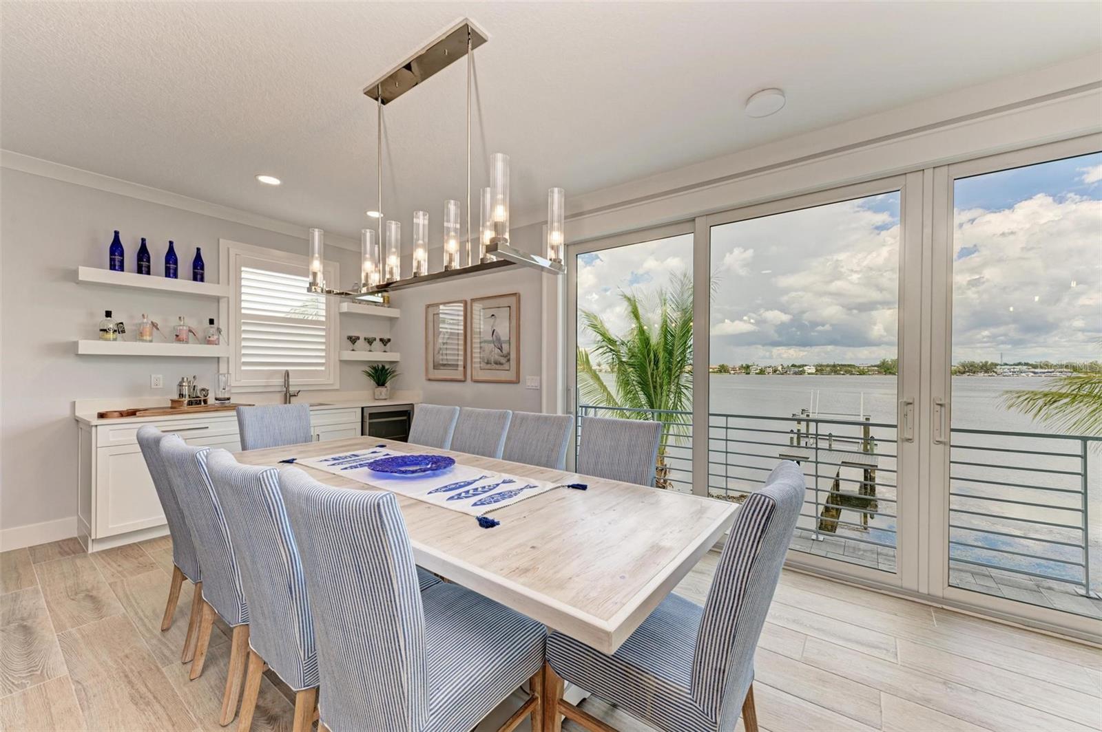 BAY MANOR - Residential