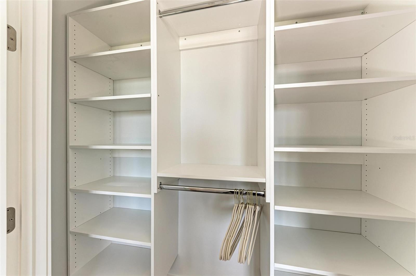 BAY MANOR - Residential