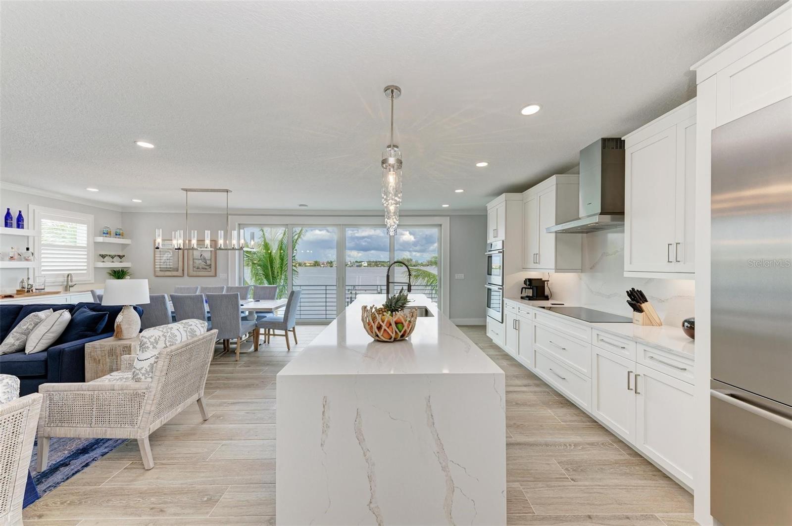 BAY MANOR - Residential