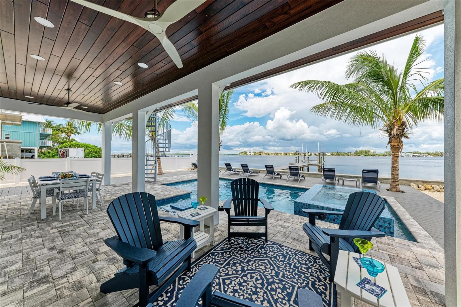 BAY MANOR - Residential