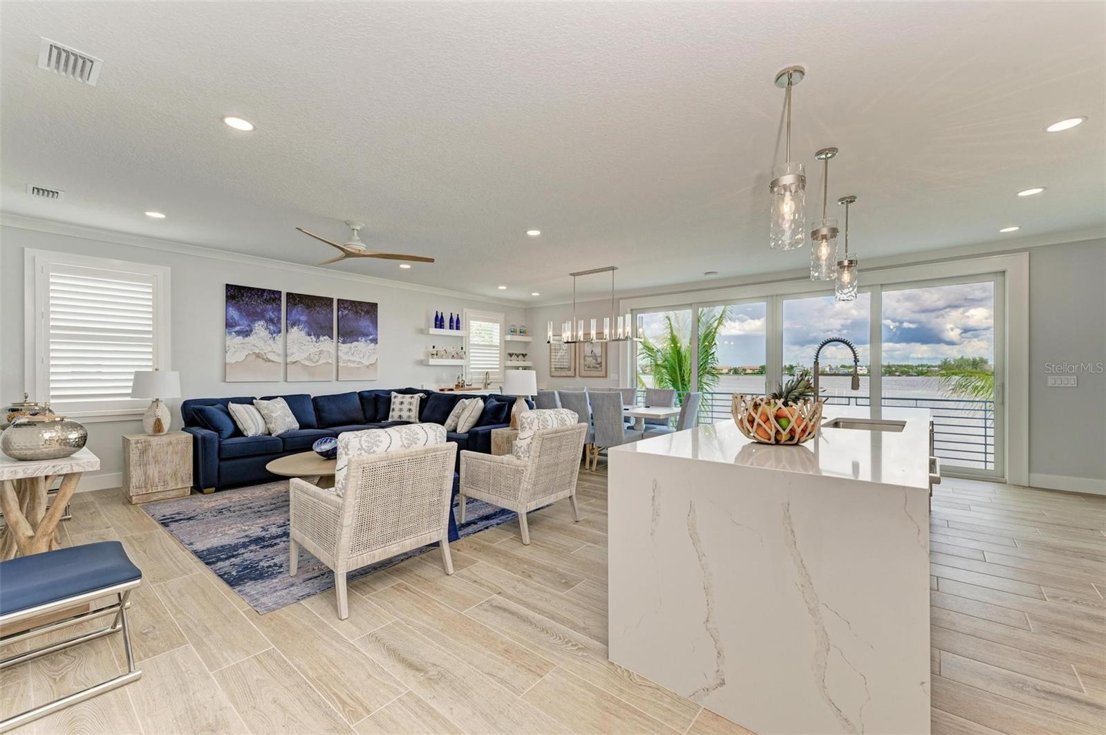 BAY MANOR - Residential