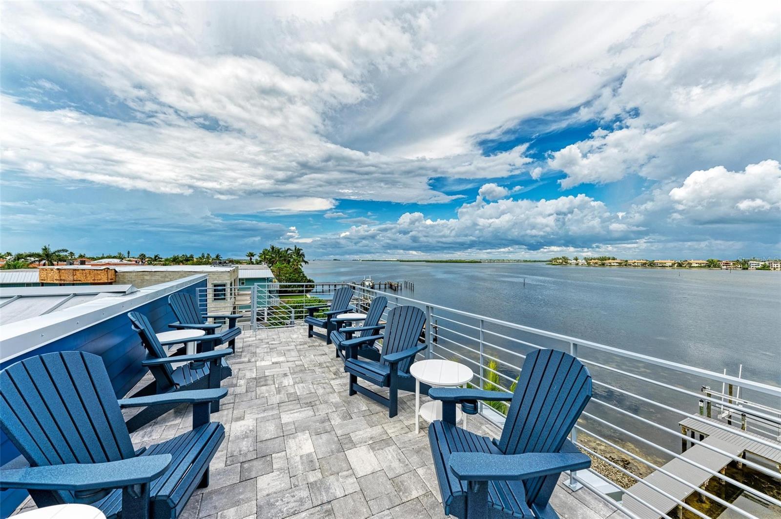 BAY MANOR - Residential