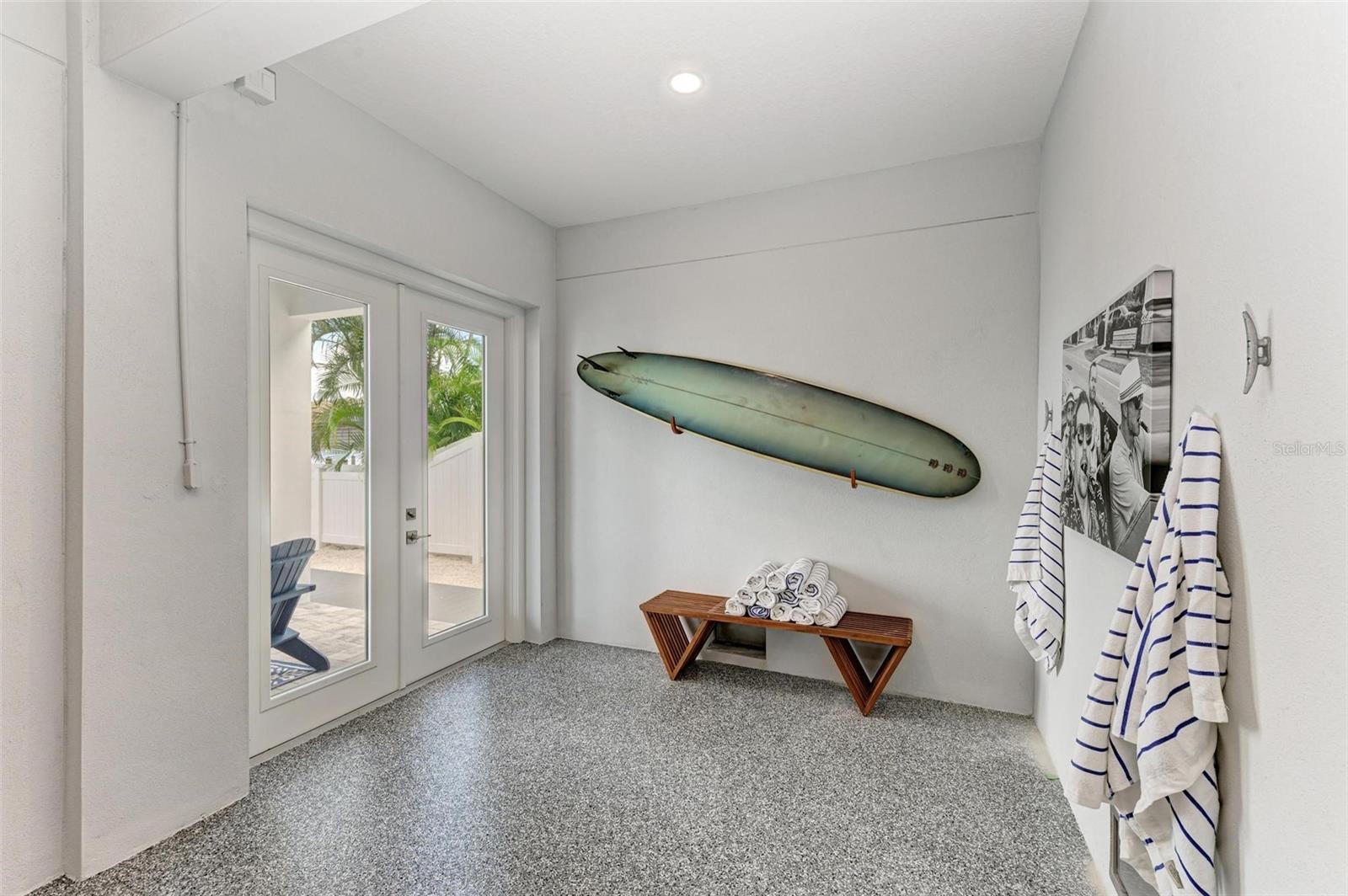 BAY MANOR - Residential