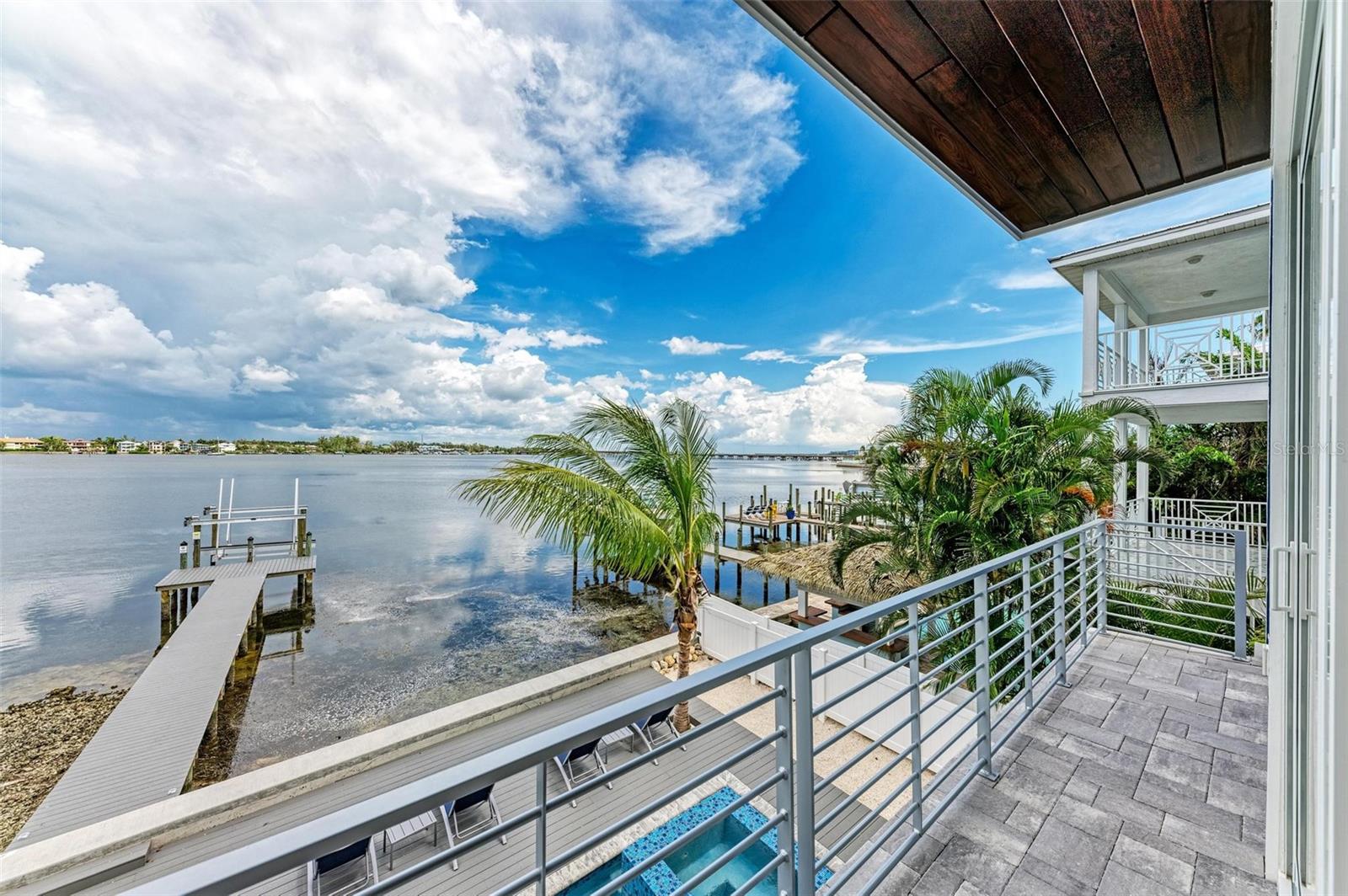 BAY MANOR - Residential