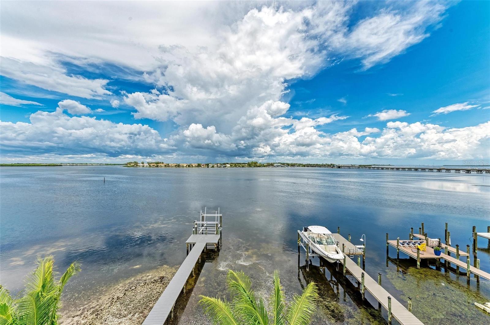 BAY MANOR - Residential