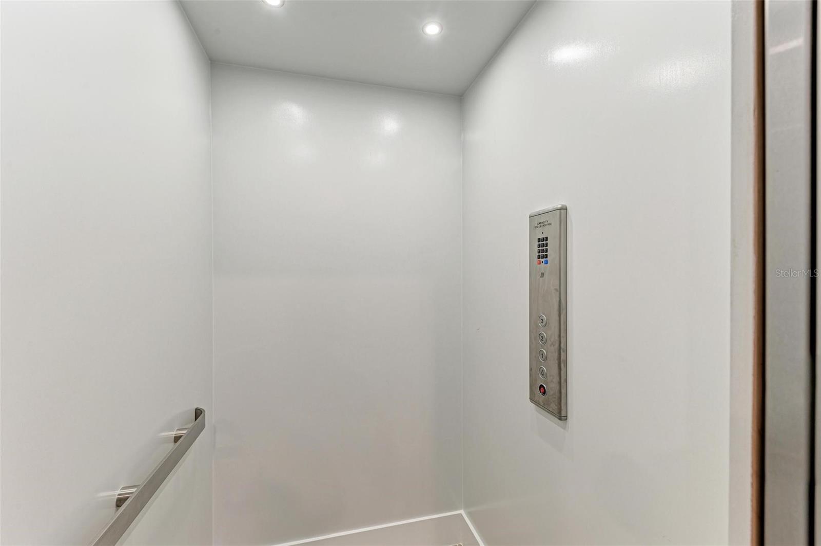 BAY MANOR - Residential