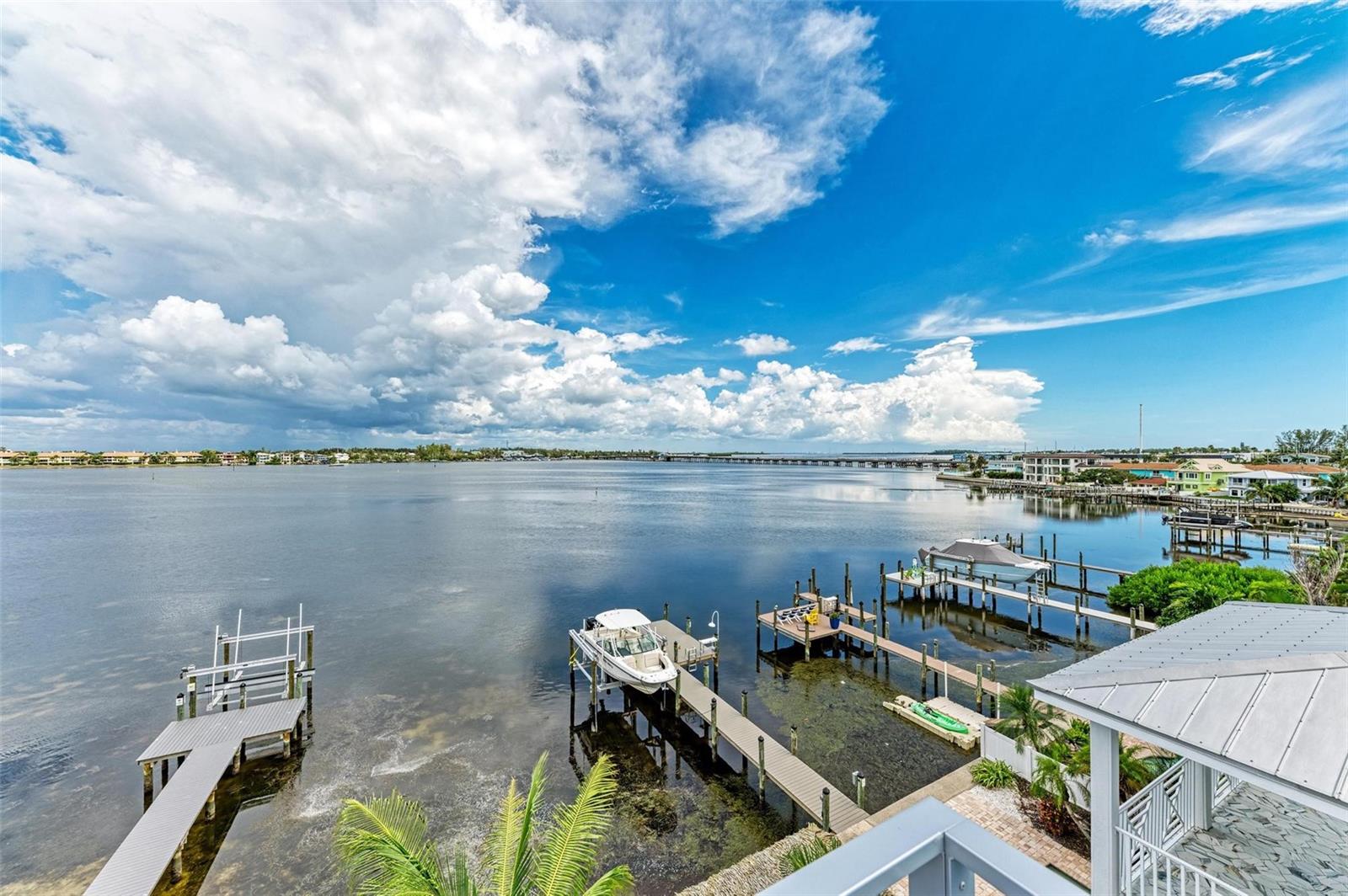 BAY MANOR - Residential