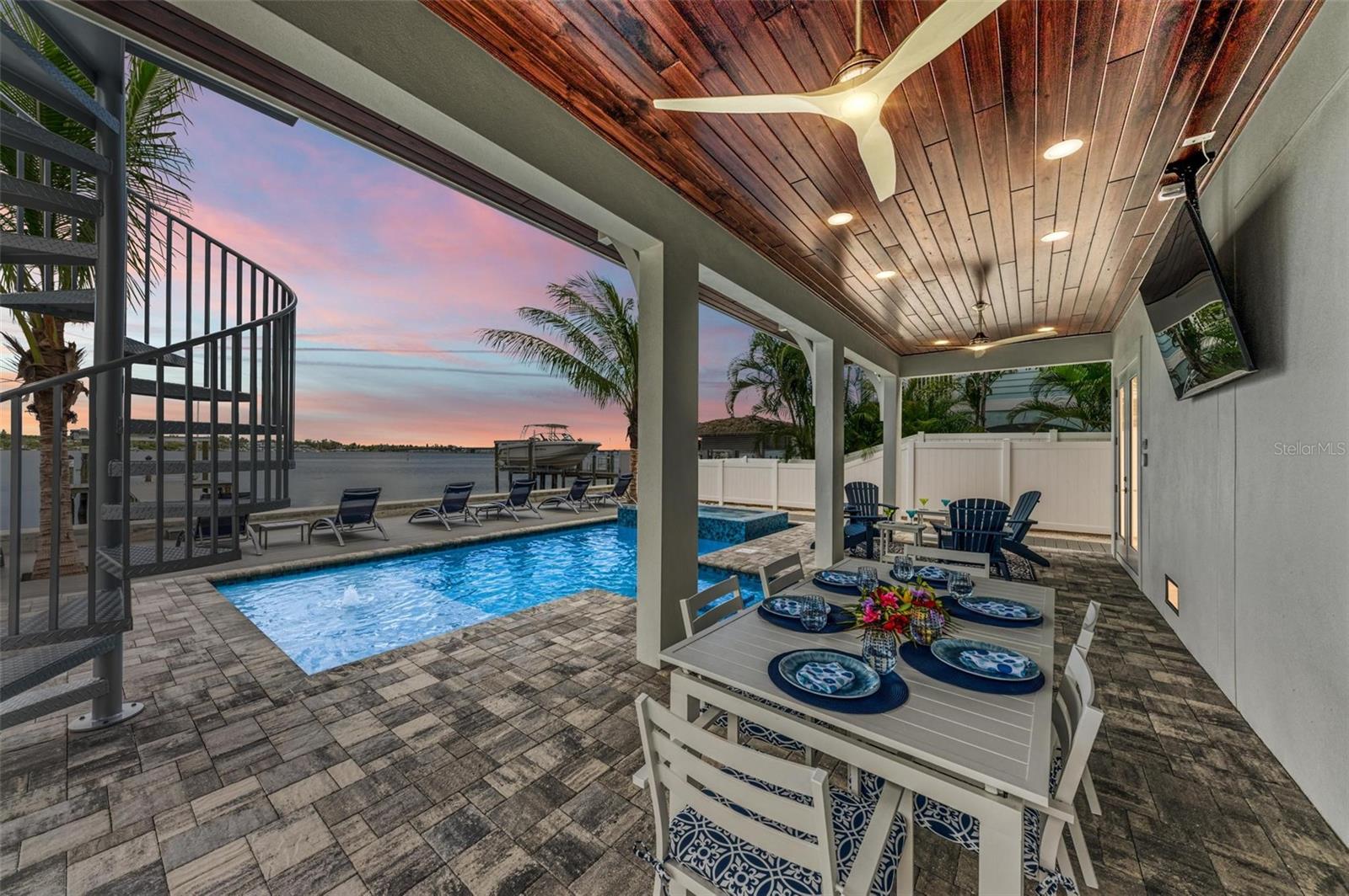 BAY MANOR - Residential