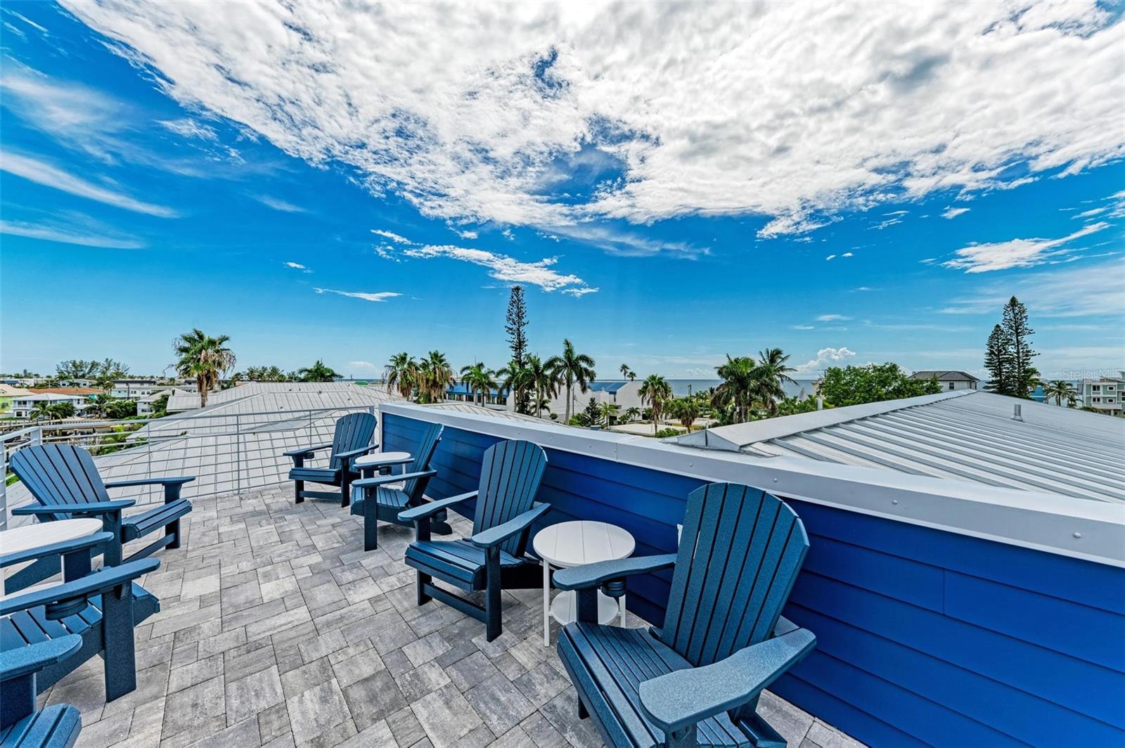 BAY MANOR - Residential