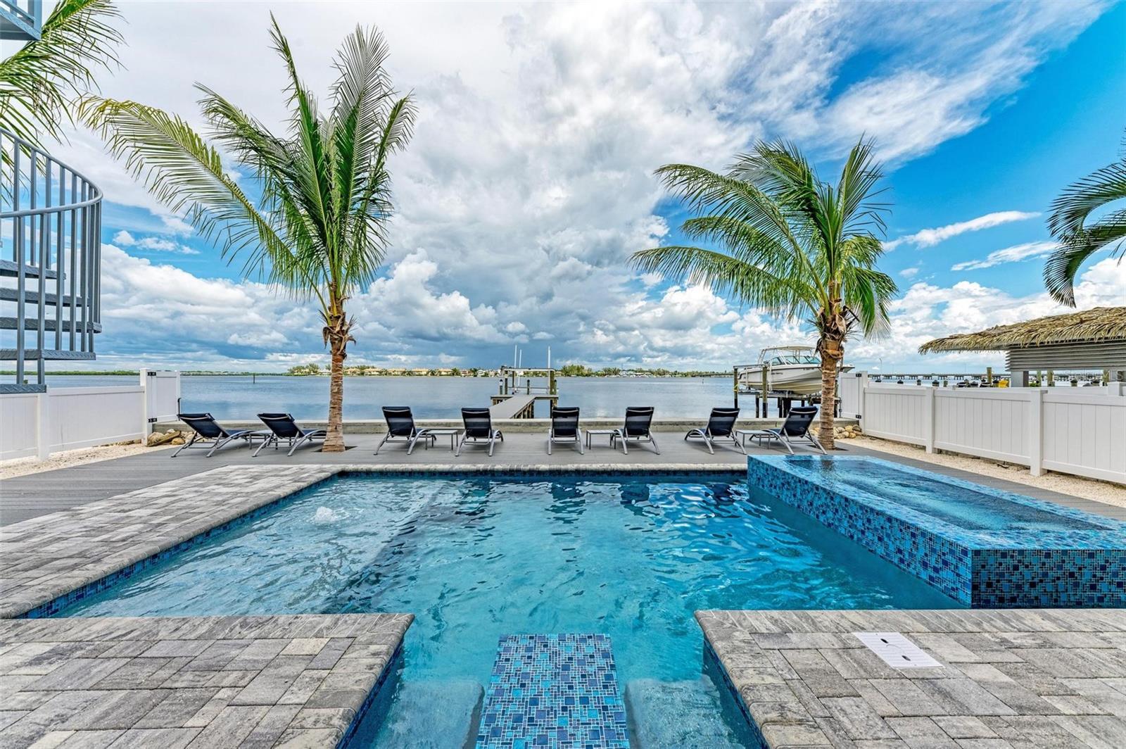 BAY MANOR - Residential