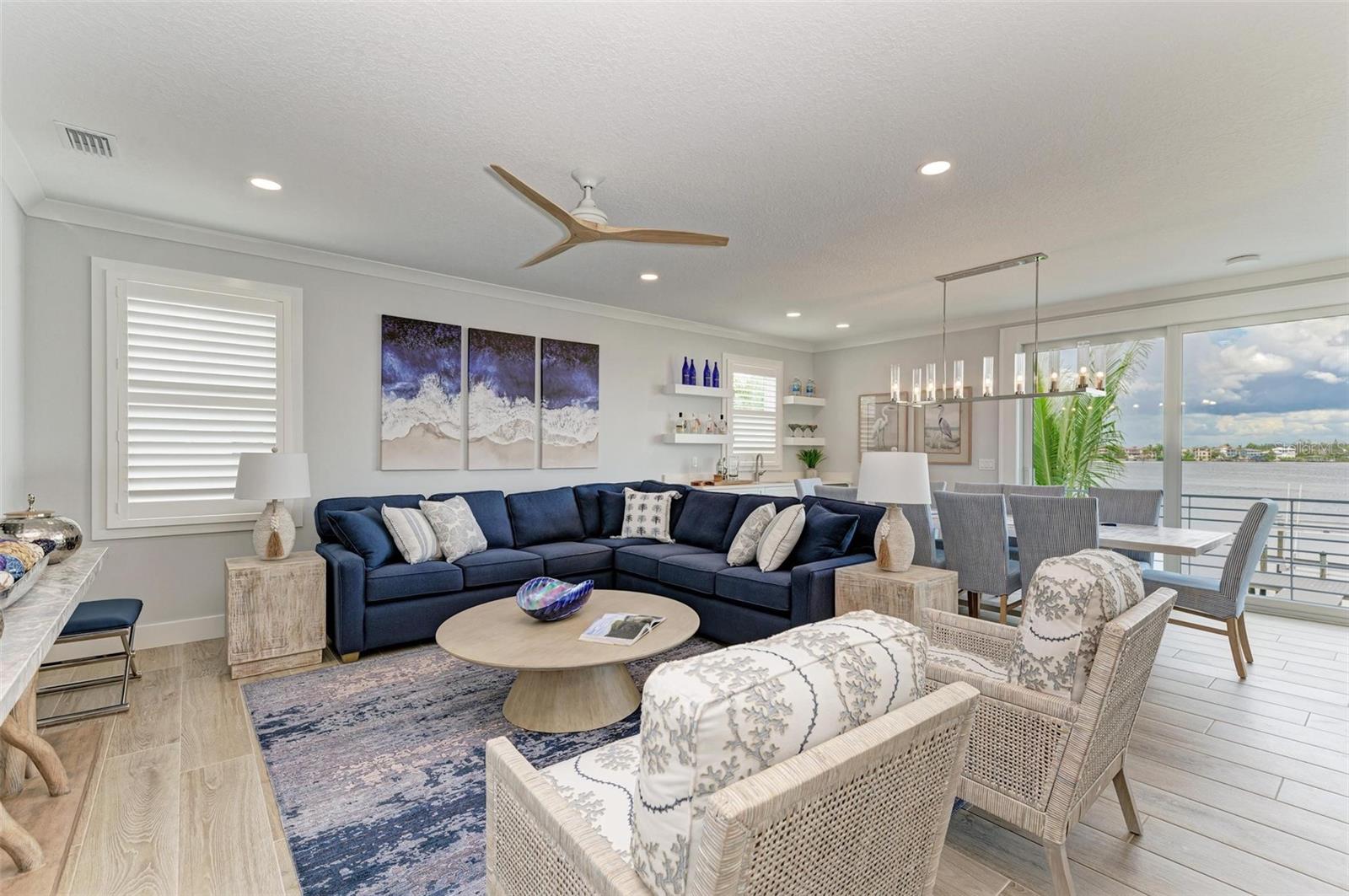 BAY MANOR - Residential