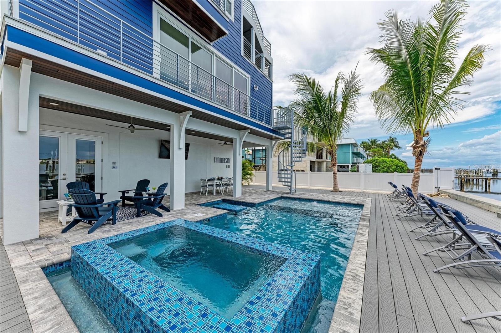 BAY MANOR - Residential