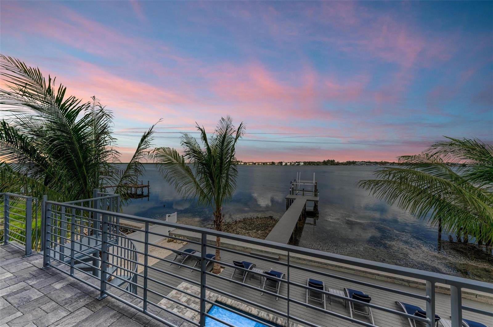 BAY MANOR - Residential