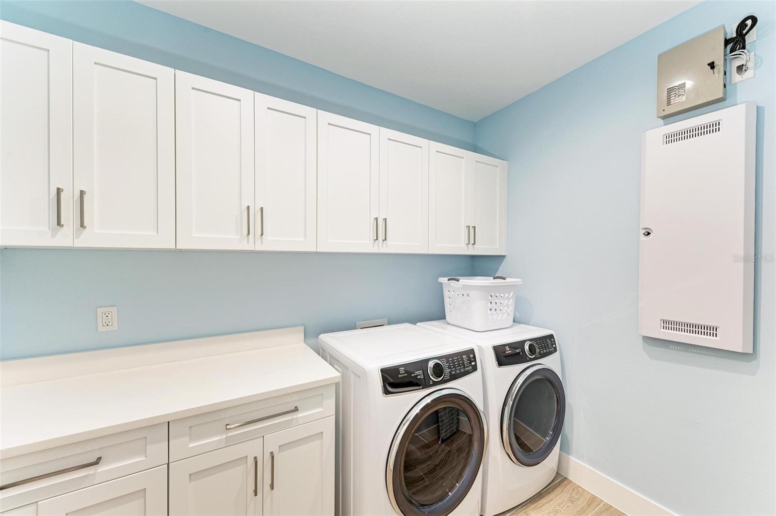 BAY MANOR - Residential