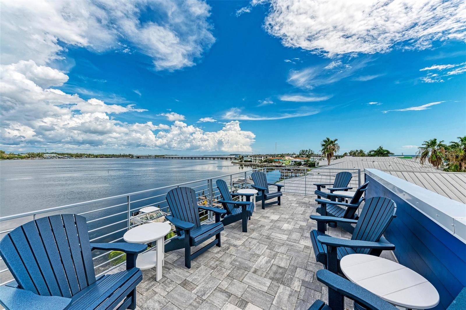 BAY MANOR - Residential