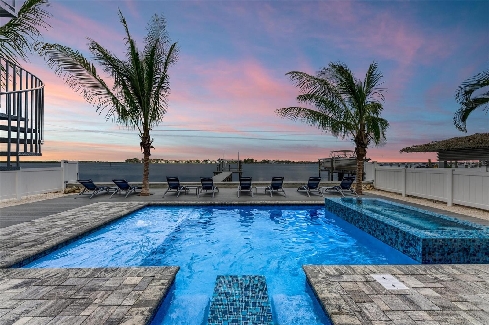 BAY MANOR - Residential