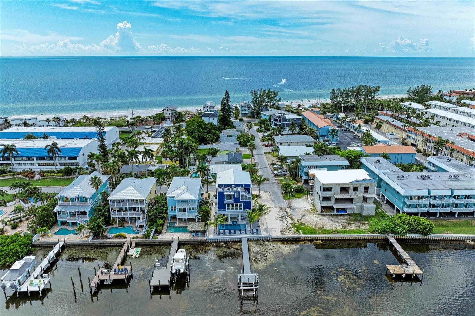 BAY MANOR - Residential