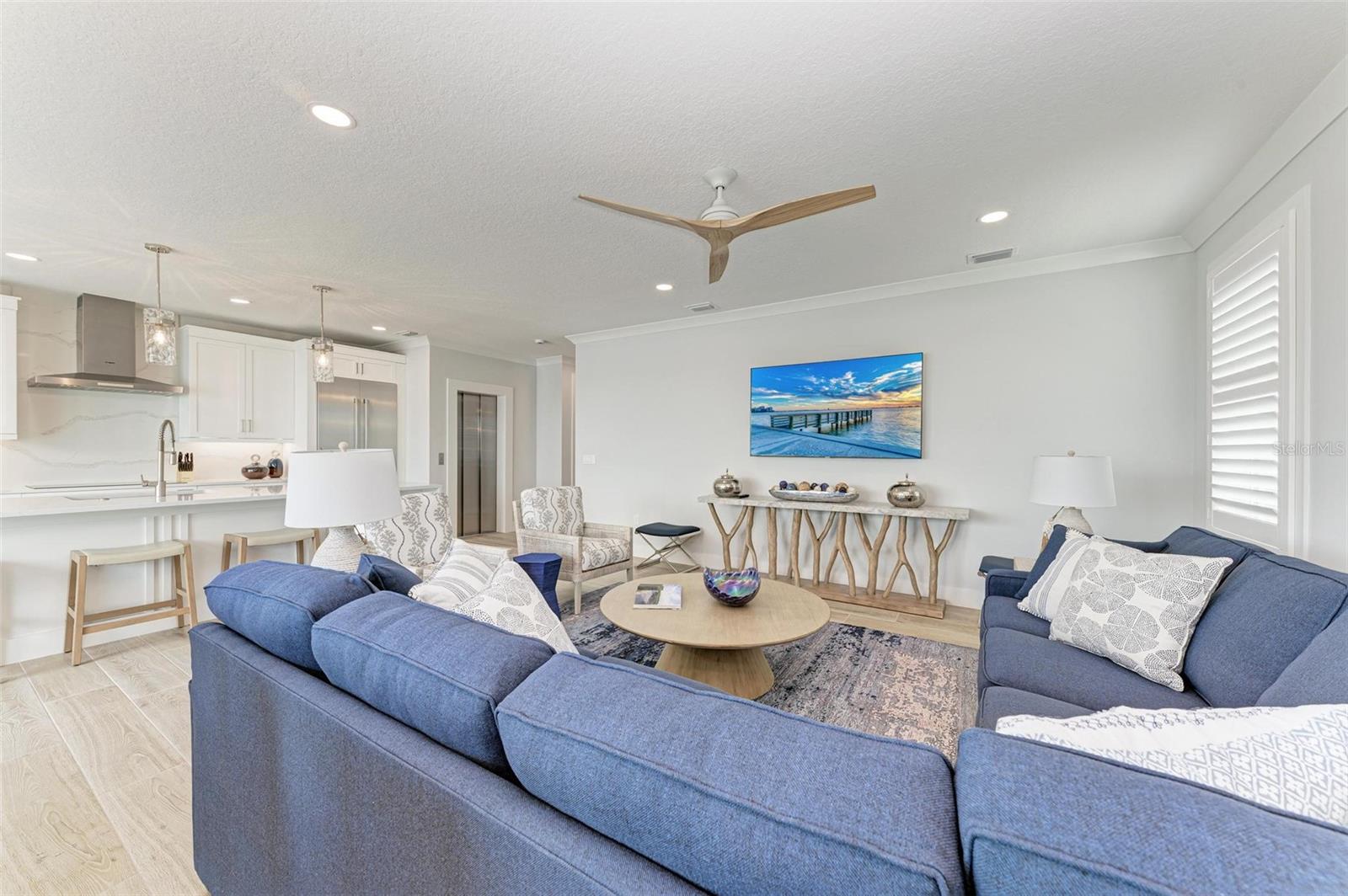 BAY MANOR - Residential