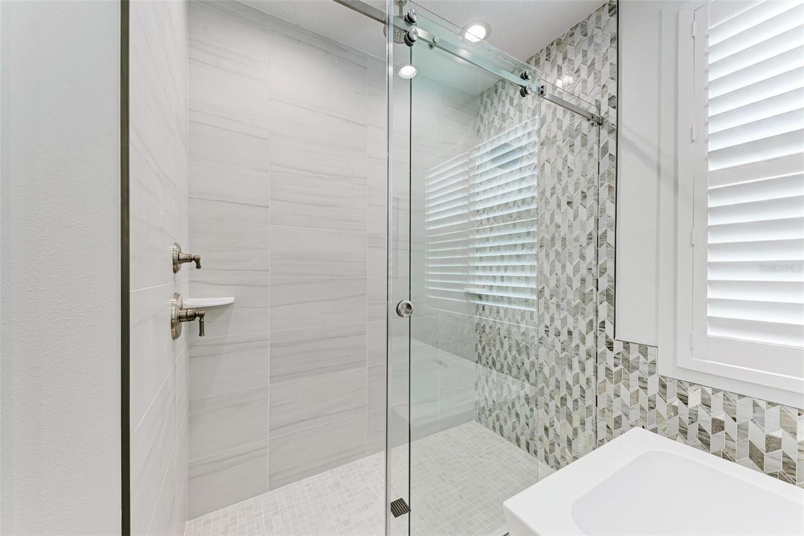 BAY MANOR - Residential