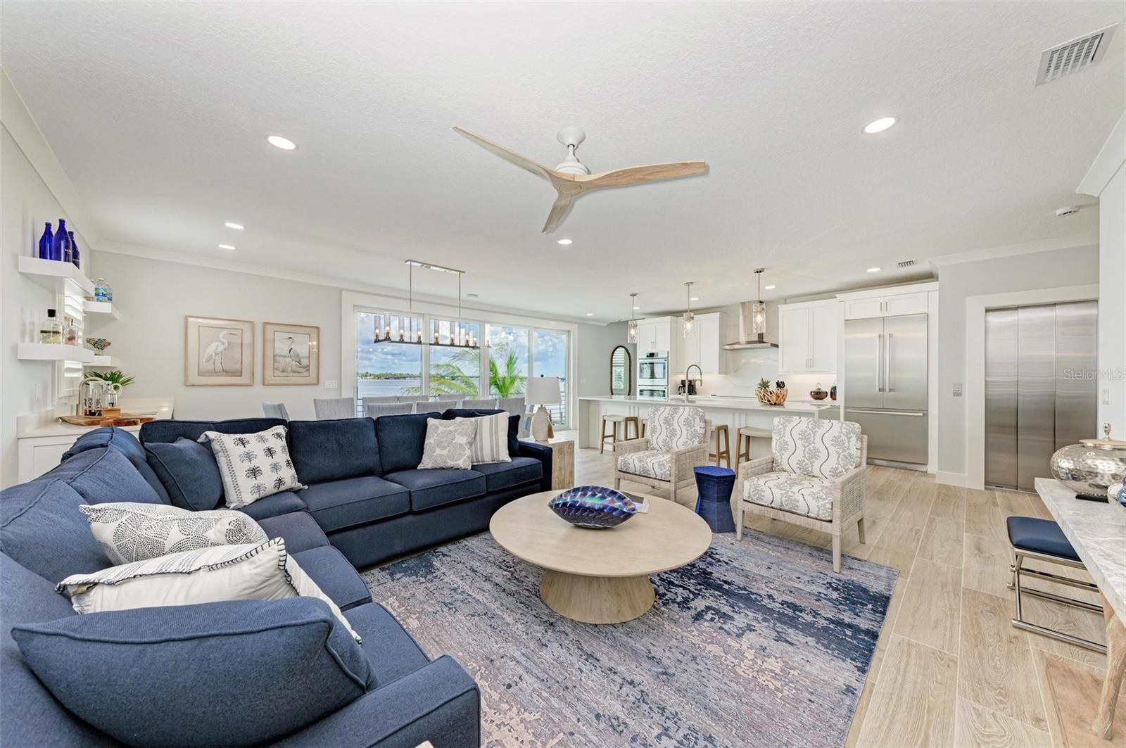 BAY MANOR - Residential