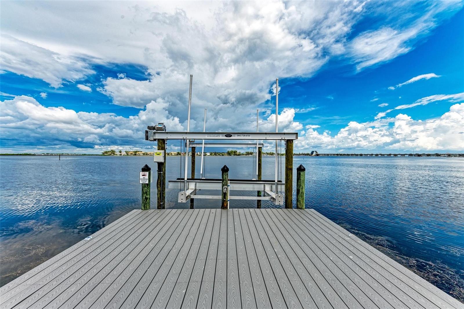 BAY MANOR - Residential