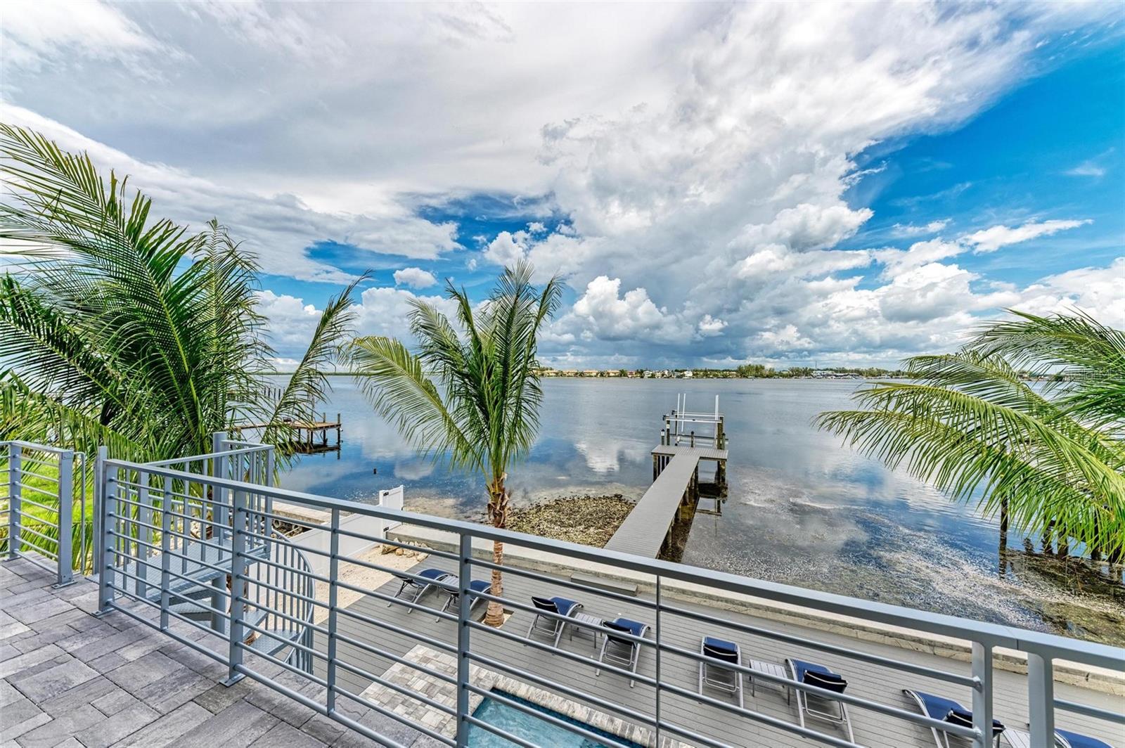 BAY MANOR - Residential