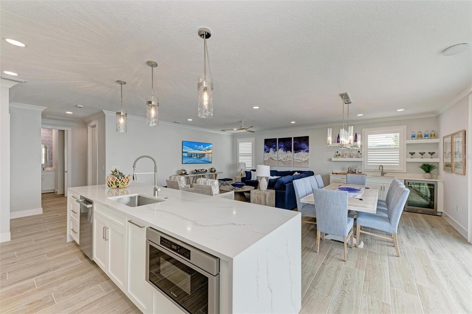 BAY MANOR - Residential