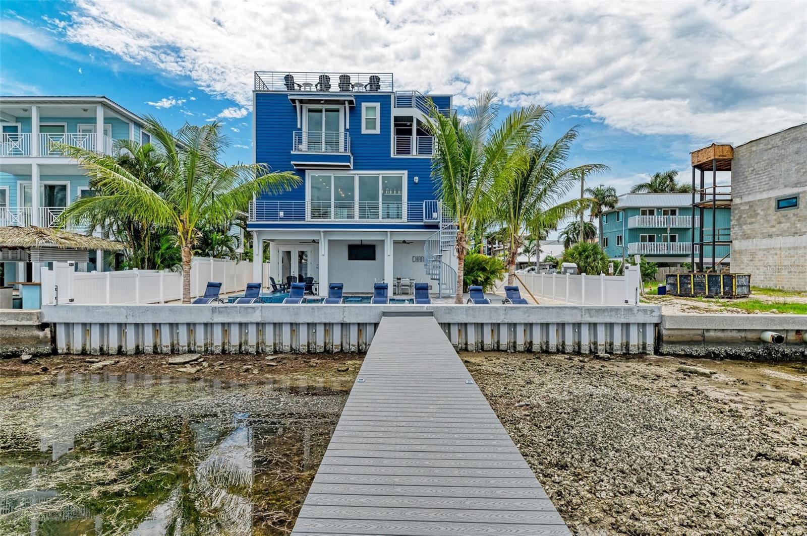 BAY MANOR - Residential