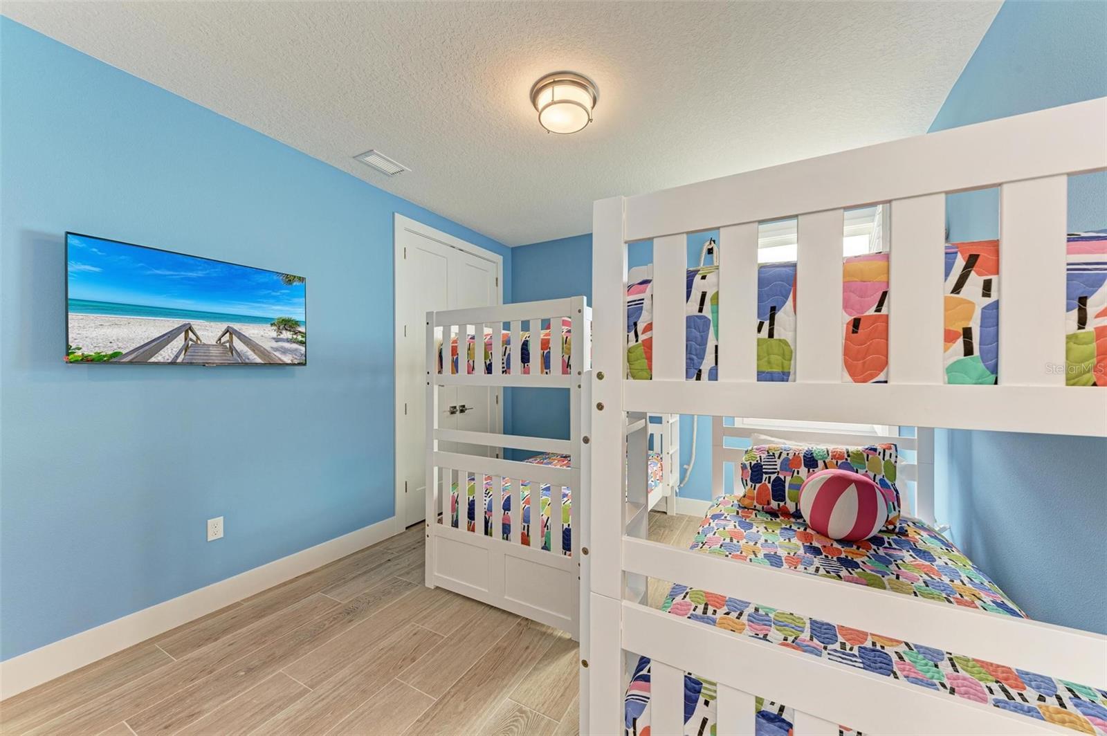 BAY MANOR - Residential