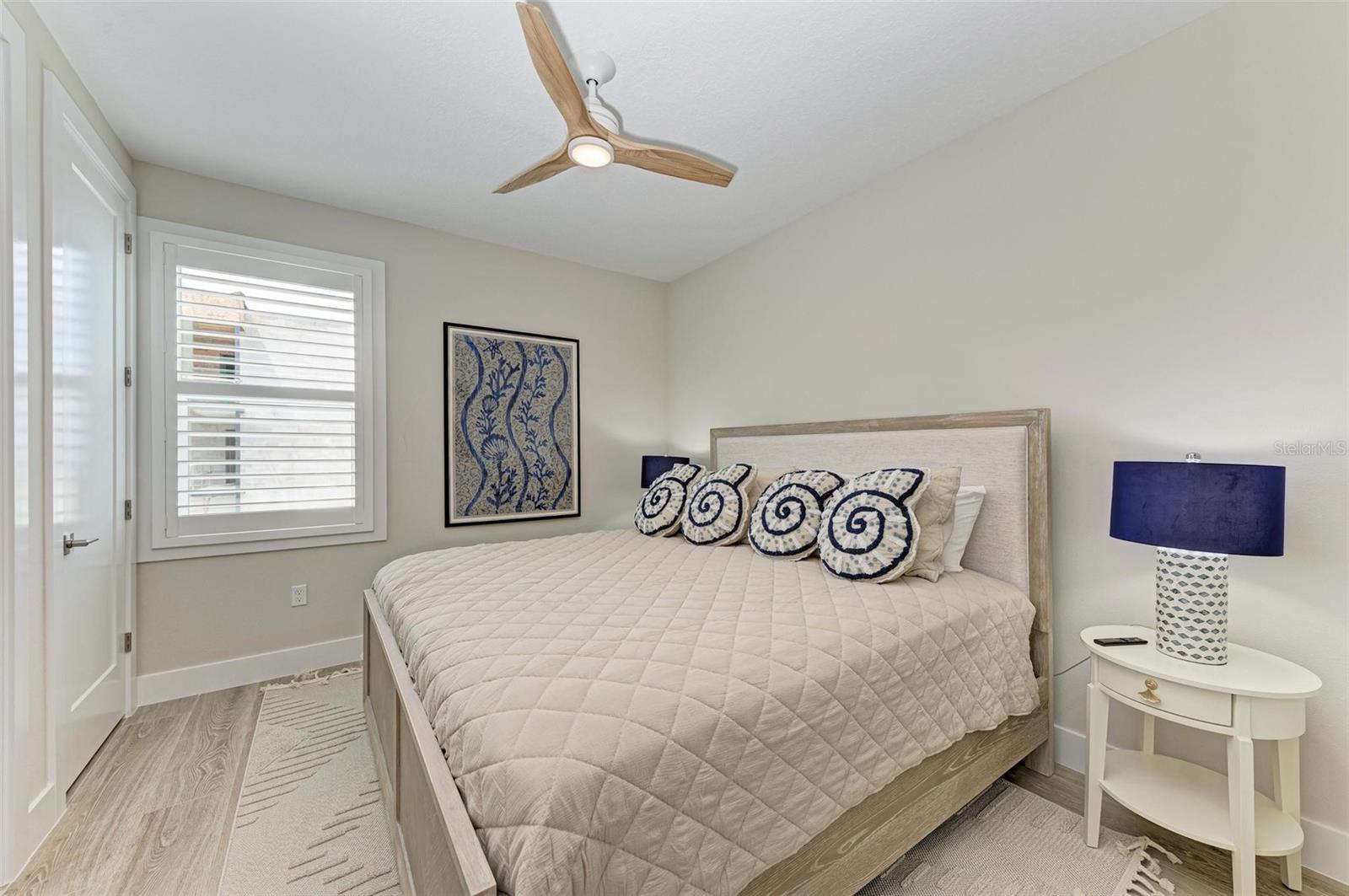 BAY MANOR - Residential