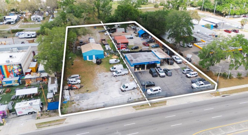 Photo of 6923 W Hillsborough Avenue, Tampa, FL 33634 (MLS # TB8494003)