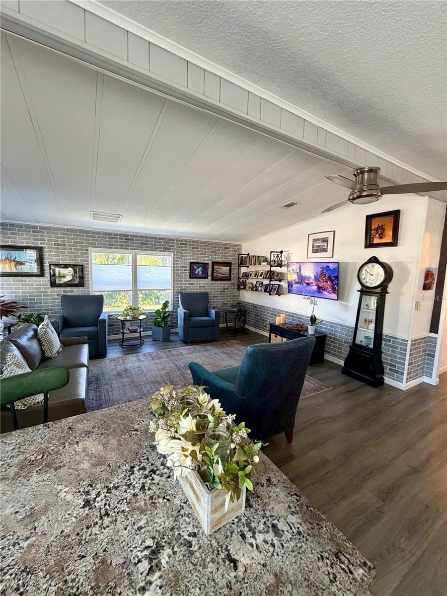 743 E PALM VALLEY