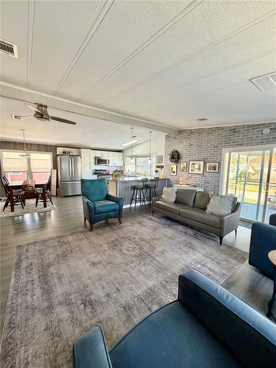 743 E PALM VALLEY