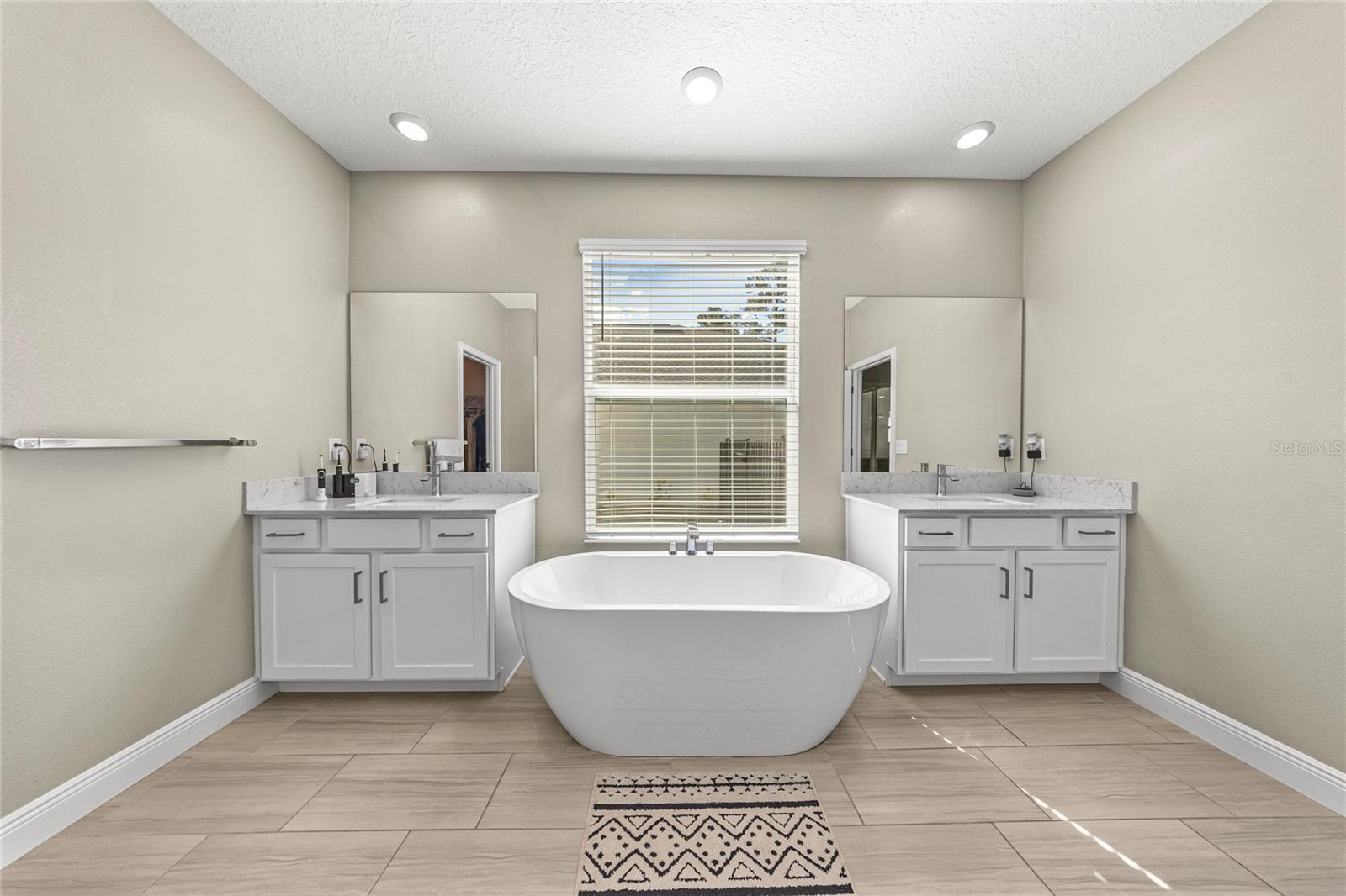 BELLECHASE VILLAS - Residential