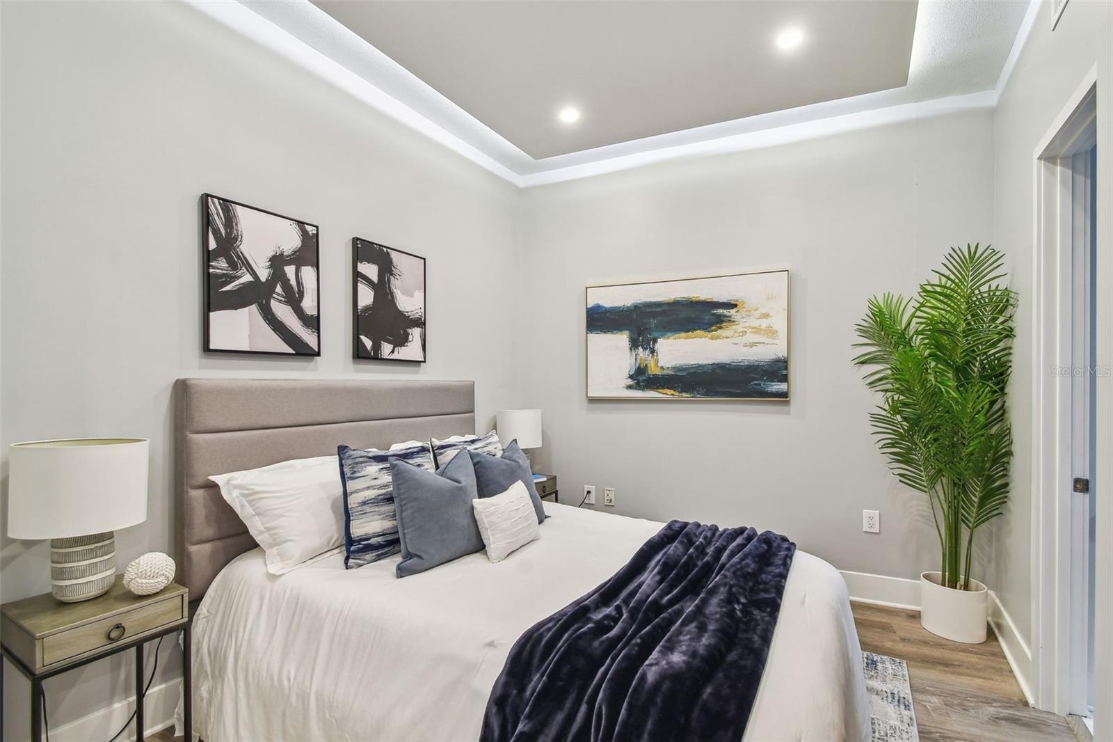 THE PLACE AT CHANNELSIDE A CON - Residential