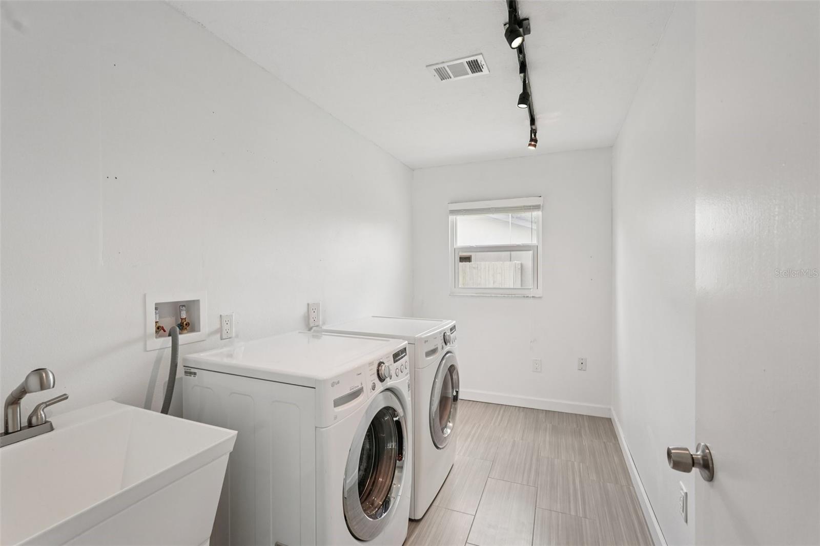 CENTER GATE ESTATES PH 01B - Residential