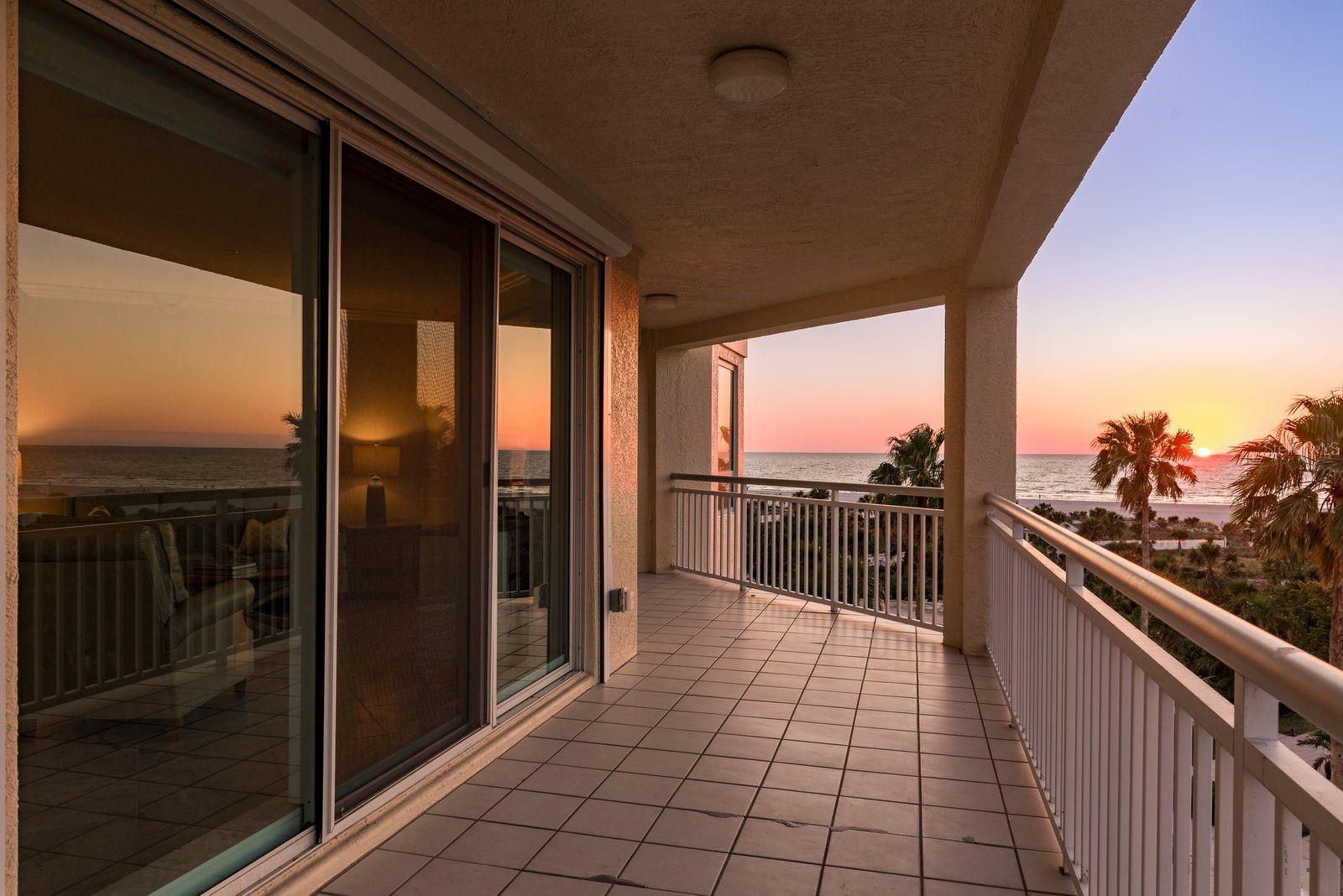 GRANDE ON SAND KEY CONDO PHASE II UNIT 402 GAR 21 - Residential