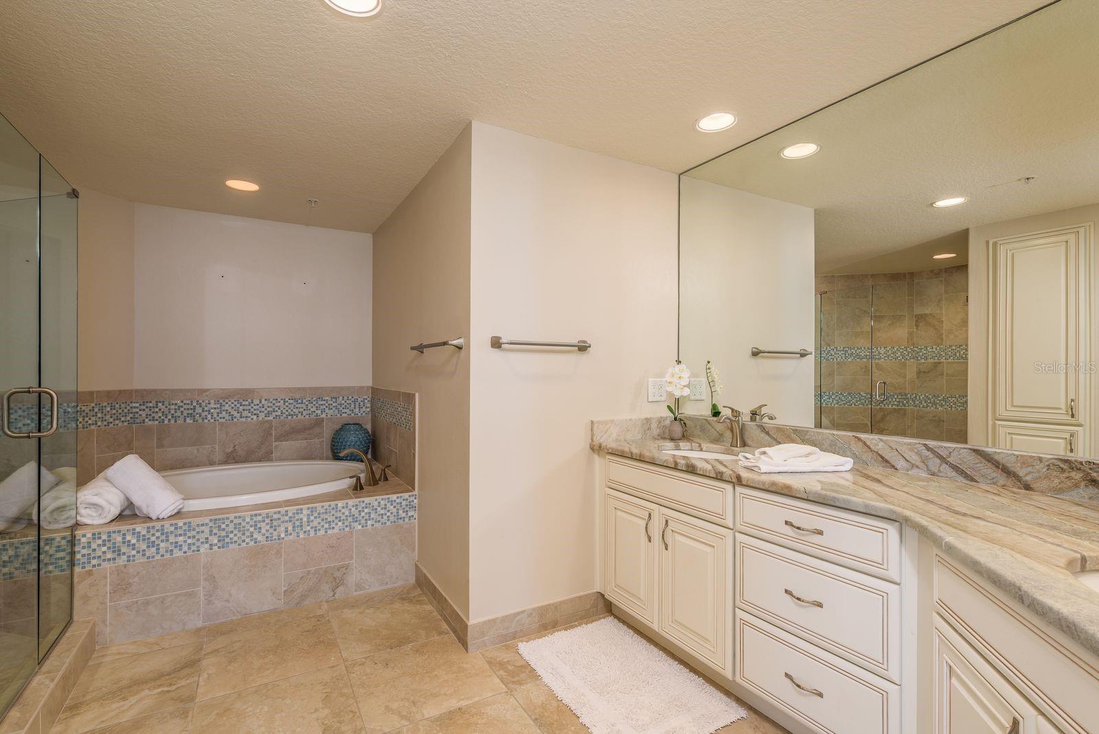 GRANDE ON SAND KEY CONDO PHASE II UNIT 402 GAR 21 - Residential