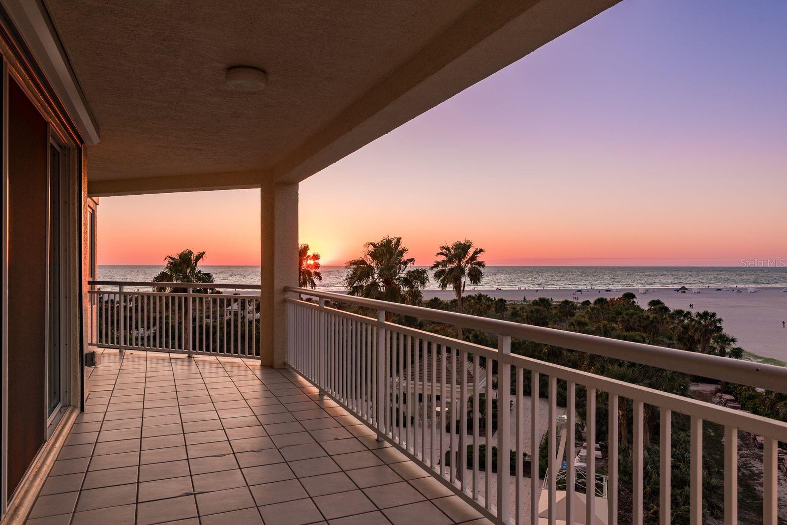 GRANDE ON SAND KEY CONDO PHASE II UNIT 402 GAR 21 - Residential