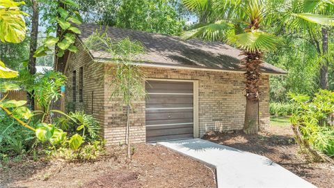 A home in LAKELAND