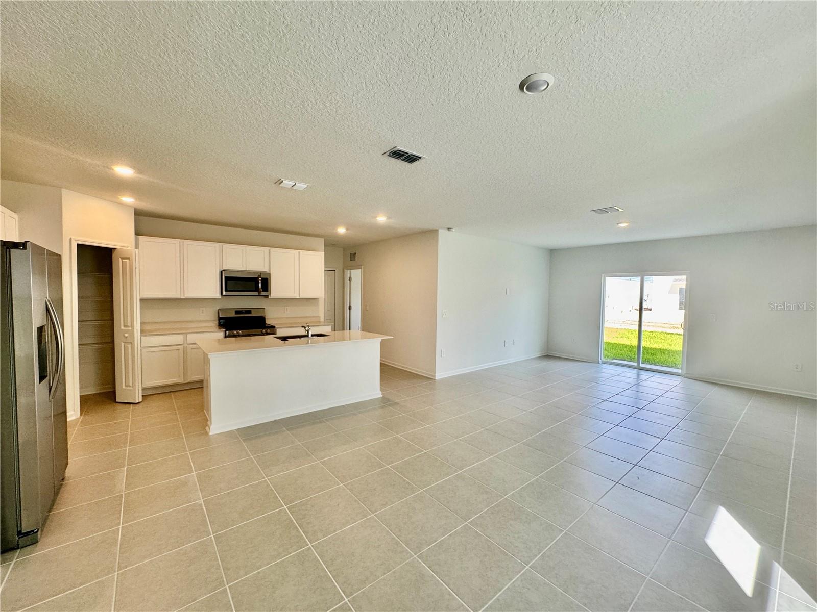 HUNT CLUB AT LAKE WALES PHASE 1 - Residential Lease