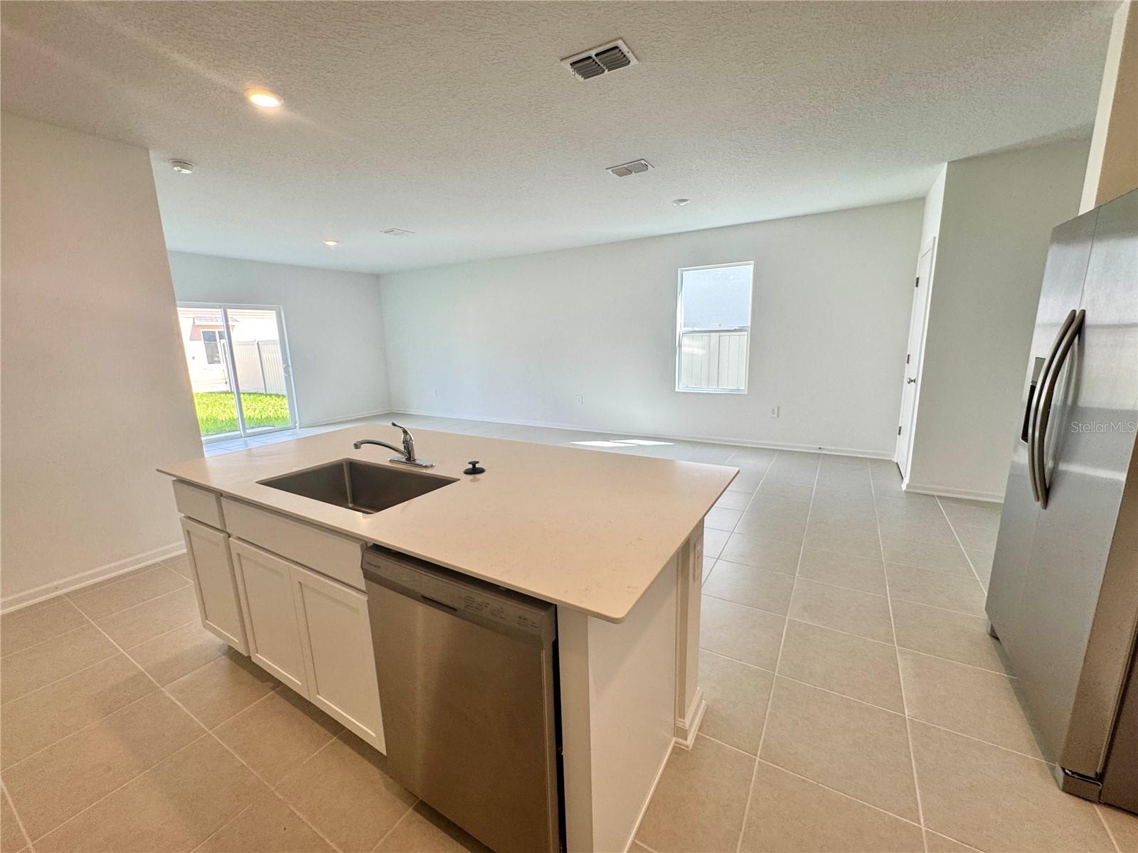 HUNT CLUB AT LAKE WALES PHASE 1 - Residential Lease
