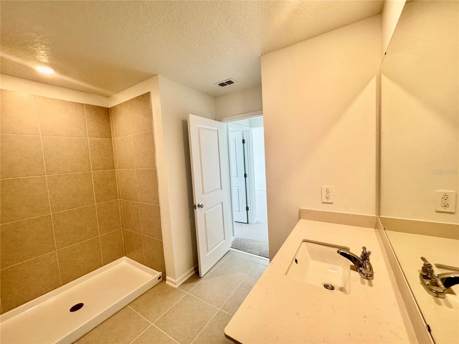 HUNT CLUB AT LAKE WALES PHASE 1 - Residential Lease